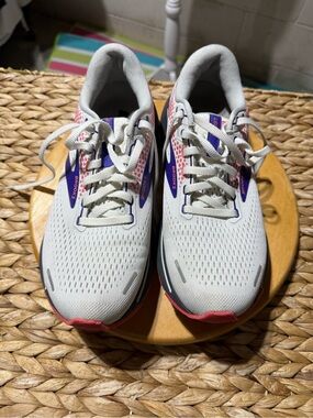 Brooks White Running Shoes with Pink and Purple Accents